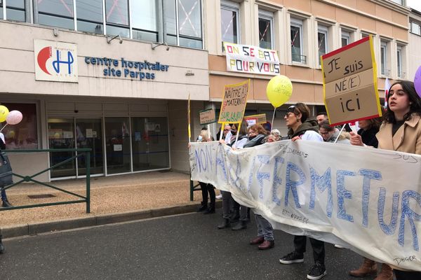 En février 2023, de nombreuses personnes s'étaient mobilisées contre la fermeture de la maternité d'Autun.