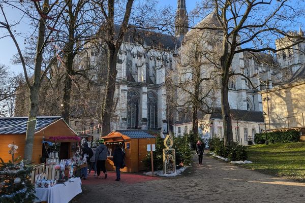 Le marché de Noël solidaire se tient jusqu'au 8 décembre au parc de l'évêché d'Amiens.