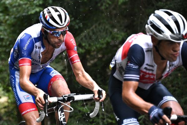 Thibaut Pinot en plein effort, jeudi 13 août, dans la deuxième étape de ce Criterium du Dauphiné 2020.