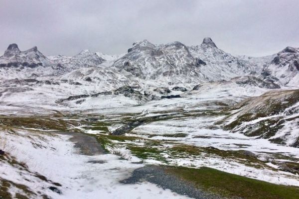 Ce n'est pas encore l'heure de sortir les skis, mais ça y est, la neige est arrivée.