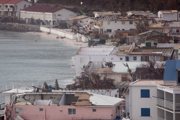 Les dégâts à Marigot près de l'aéroport de Saint-Martin, après le passage de l'ouragan IRMA