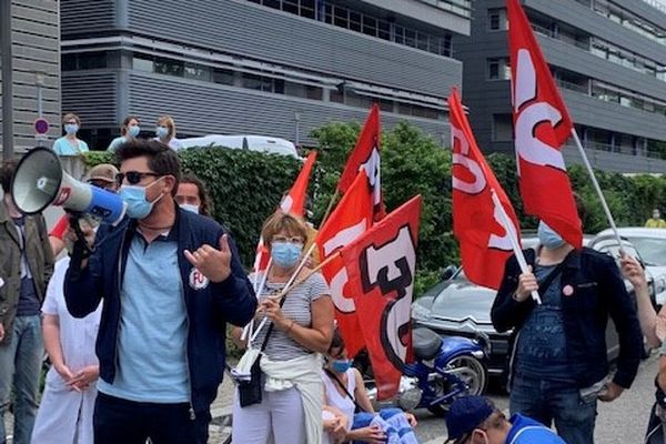 Le syndicat FO appelle à la grève, ce 22 novembre 2022, des infirmiers des blocs opératoires du CHU de Strasbourg.