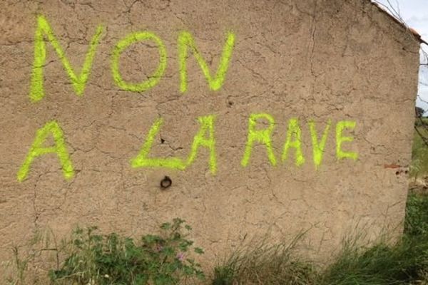 L'éventualité de la rave party a suscité l'opposition de 13 maires, un député et un sénateur du Biterrois