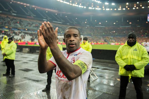 7 déc. 2014. Derby Lens Lille au Stade de France en Coupe de la Ligue. 