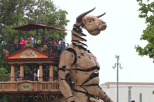 Toulouse - 29 mai 2021. Après plusieurs mois de fermeture à cause de la crise sanitaire, le public a pu remonter sur Astérion, le minotaure animé.