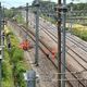 Les agents de la SNCF en train de d'inspecter les dégâts sur les infrastructures à Croisilles (Pas-de-Calais)