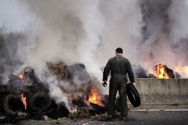 Après le blocage de la RN165 à hauteur de Lorient (notre photo), les agriculteurs ont poursuivi leurs actions