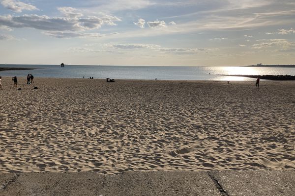 A La Rochelle, la plage des Minimes conserve son Pavillon bleu.