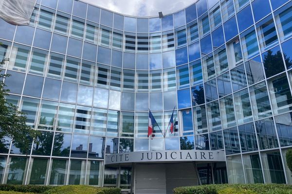 La collégienne de 13 ans est convoquée en février au tribunal judiciaire de Montbéliard (Doubs)