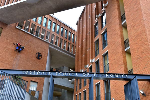 Le projet TTU : Toulouse Tech University avorté ce jeudi 27 janvier 2022 était proposé par la Toulouse School of Economics (TSE), en opposition au projet TIRIS jugé pas assez ambitieux.