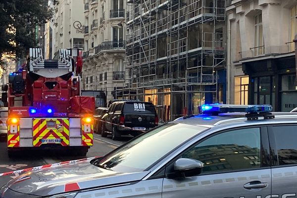 Une grosse intervention de police est actuellement en cours à Paris. Le secteur Rambuteau à Paris est à éviter.