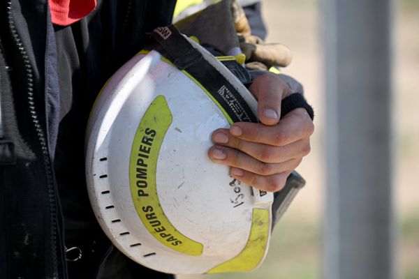 40 pompiers des Bouches-du-Rhône ont été mobilisés pour éteindre les flammes d'un incendie qui s'est déclaré sur un poids lourd.