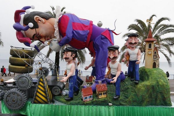 Le carnaval de Nice sous la pluie, le 15 février 2015