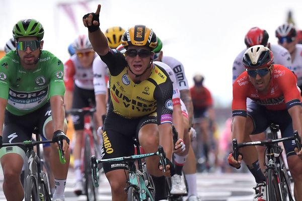 Le Néerlandais Dylan Groenewegen s'impose au sprint à Chalon-sur-Saône.