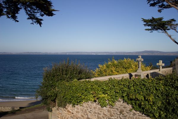 Cimetière de Tréboul, face à la baie de Douarnenez