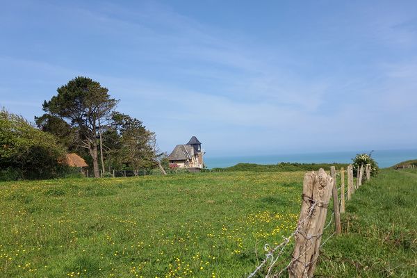 Près de Varengeville-sur-Mer, sur le Côte d'Albâtre, un chemin charmant nous mène jusqu'à la mer