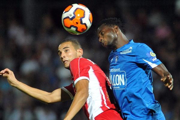 Les Niortais ont pris le dessus sur l'équipe de Nîmes lors de la 8e journée de Ligue 2.