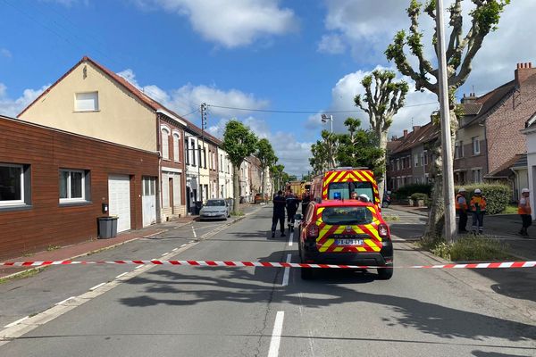 La rue Copernic est près de la gare SNCF, d'où l'arrêt des trains