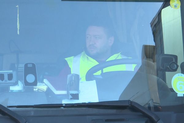 Ce chauffeur routier ukrainien s'inquiète face à l'avancée des troupes russes dans son pays.