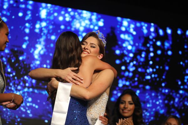 Ils regardent Miss France en famille: C'est plus qu'une émission de télé