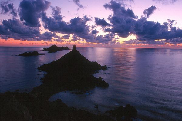 ILLUSTRATION - Les îles sanguinaires. 