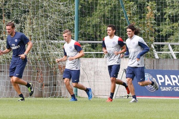 Première séance d'entraînement pour les trois recrues du Paris Saint-Germain, Lucas Digne, Marquinhos et Edinson Cavani (de gauche à droite).