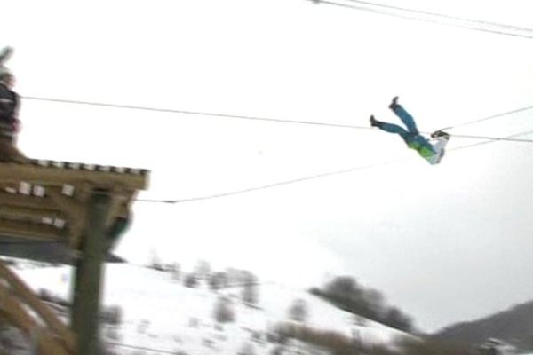 Dans les airs, au-dessus des pistes de ski