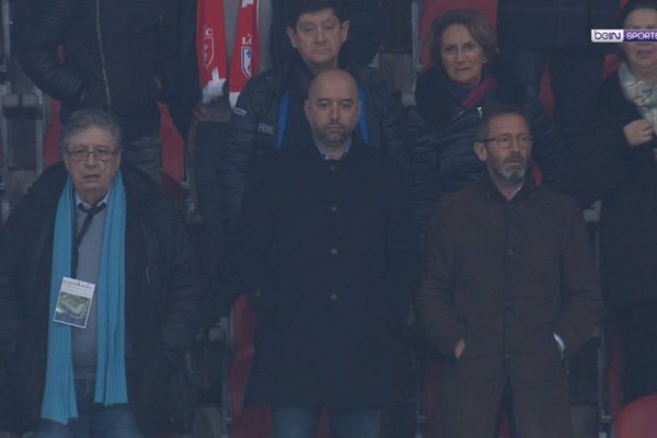 Au centre, Gérard Lopez, président du LOSC, ce samedi soir, incrédule face à l'envahissement du terrain