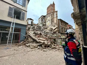 L'immeuble situé au 4, rue Saint Rome s'est complètement écroulé hier, samedi 9 mars 2024. Les dégâts sont impressionnants dans cette artère, l'une des principales du centre-ville de Toulouse en Haute-Garonne qui rejoint la place du Capitole.