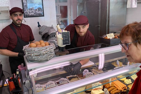 Adrien Bernard et Baptiste Blanchant dans leur toute nouvelle boucherie