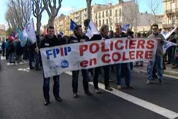 Ils étaient 200 selon la police et... 200 selon les syndicats à manifester devant la préfecture. Perpignan le 7 février 2014.