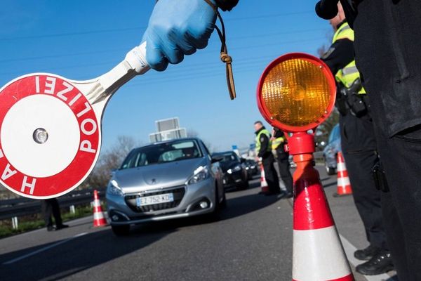 Malgré quelques légers assouplissements, les contrôles resteront de rigueur aux points de passage.