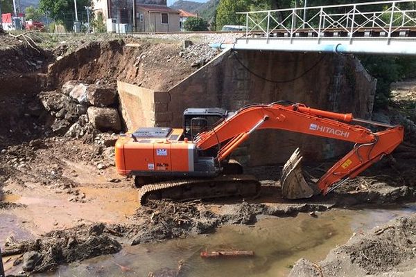 A Ponte Novu, les équipes de CFC ont dû renforcer les fondations du pont du chemin de fer, dont le pilier a été fissuré par les intempéries.