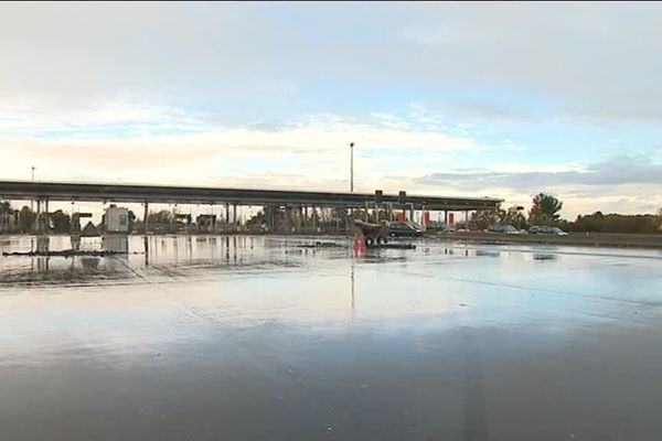 Aucune voiture au barrage de Virsac ce matin