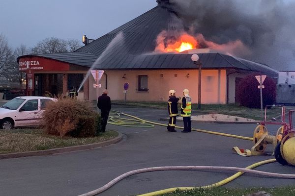 Photo prise après l'évacuation des clients du restaurant