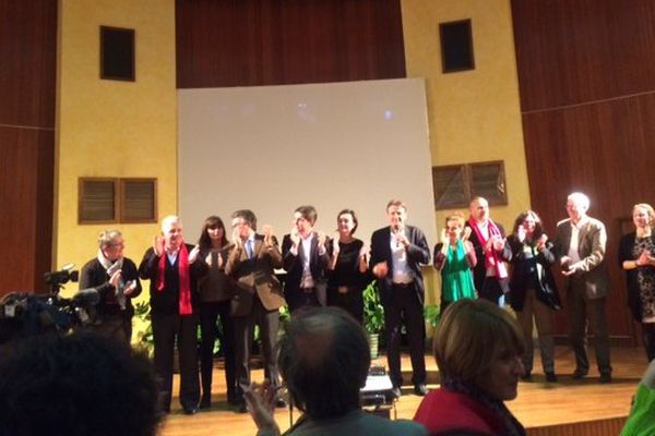 Jean-François Macaire (PS-PRG-EELV) fête sa victoire au Salons de Blossac avec ses soutiens dont Alain Claeys, député-maire PS de Poitiers.