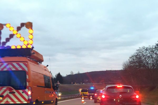 L'A20 coupée dans le sens Paris-Toulouse à hauteur de Caussade (Tarn-et-Garonne) après un accident impliquant deux voitures.