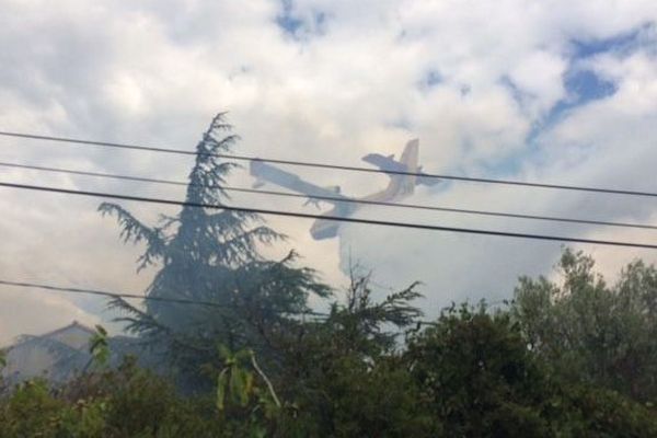 Un important incendie en cours menace des habitations à Nîmes - 25 juillet 2017