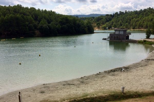 Le lac de la Cavayère à Carcassonne dans l'Aude 