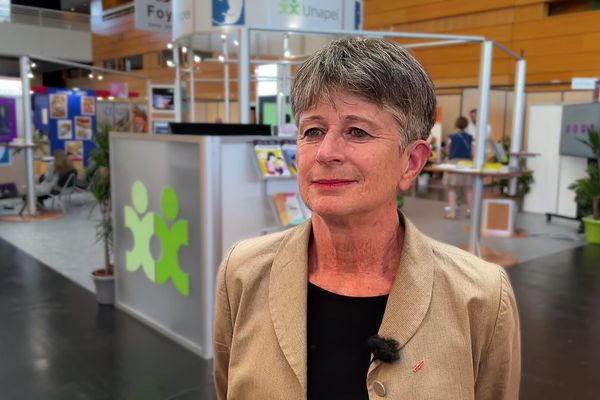 Sophie Biette est présidente de l'ADAPEI Loire-Atlantique et vice-présidente de l'UNAPEI. Elle alerte sur le manque de financements de la part du gouvernement sur la question du handicap.