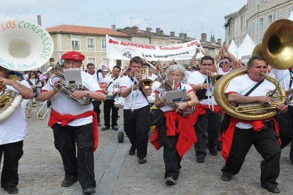 Les Bandafolie's célèbrent les bandas, ces fanfares ambulantes. 