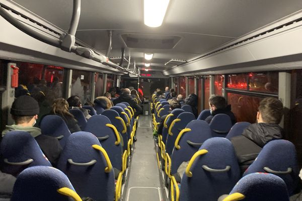 Le bus Annecy-Genève le 8 décembre 2021 peu avant 7 heures.