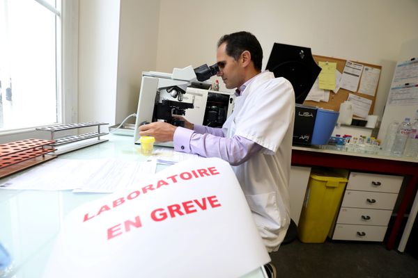 Du 20 au 23 septembre inclut, les laboratoires des Pays de la Loire seront en grève pour protester contre la décision de la CNAM de baisser les tarifs de leurs actes de biologie médicale.