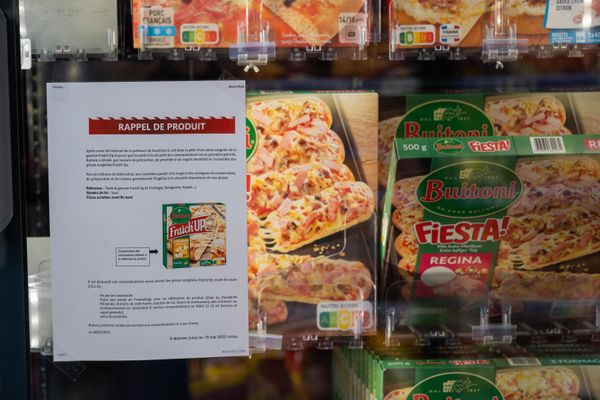 En 2022 deux enfants été décédés suite à une intoxication après avoir mangé des pizzas surgelés. Deux ans après l'entreprise Nestlé annonce sa mise en examen notamment pour homicide involontaire.