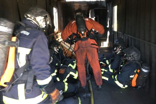 Dans ce caisson, les pompiers de Muret s’entraînent au feu.