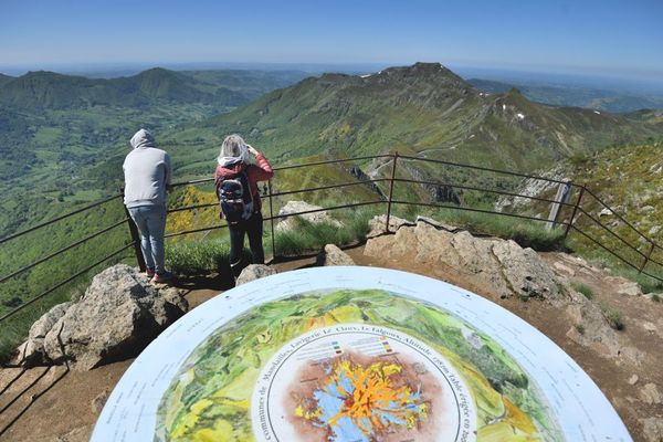 Vacances L Auvergne Est Une France Verte Et Secrete Que Vont Decouvrir Les Touristes