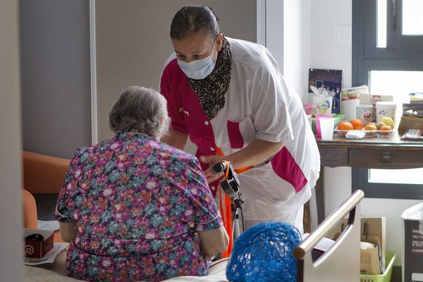 Les tests de dépistage du covid commencent dans les Ehpad des Pays de la Loire