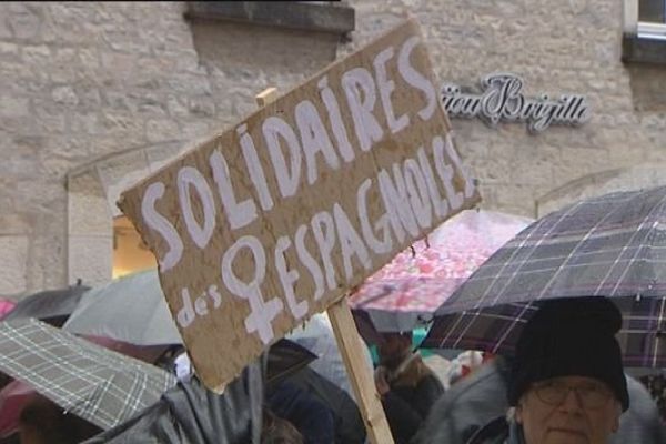 Manifestation à Besançon en soutien aux femmes espagnoles dont le droit à l'avortement est remis en cause. 