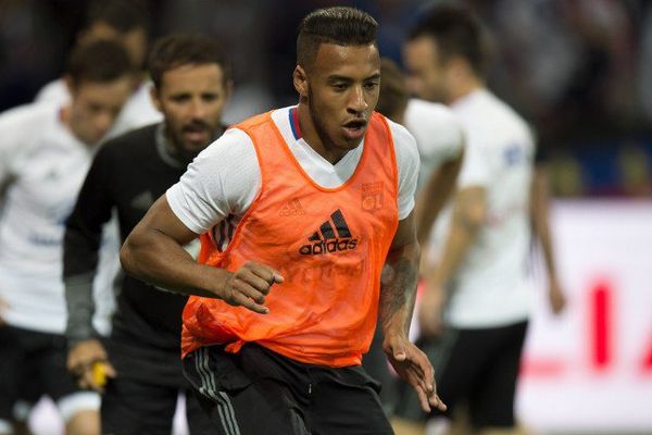 Corentin Tolisso s'échauffant juste avant un match entre l'Olympique Lyonnais et l'AS Saitn-Etienne le 2 octobre dernier.