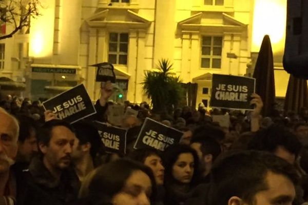 Je suis Charlie : rassemblement devant le club de la presse de Montpellier ce soir